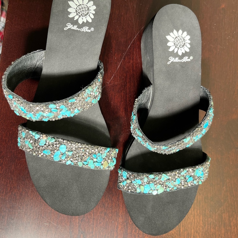 NWOT YELLOW BOX WEDGE SANDLE WITH Two STRAPS size 9 Turquoise and silver stones